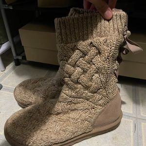 Tan sweater uggs